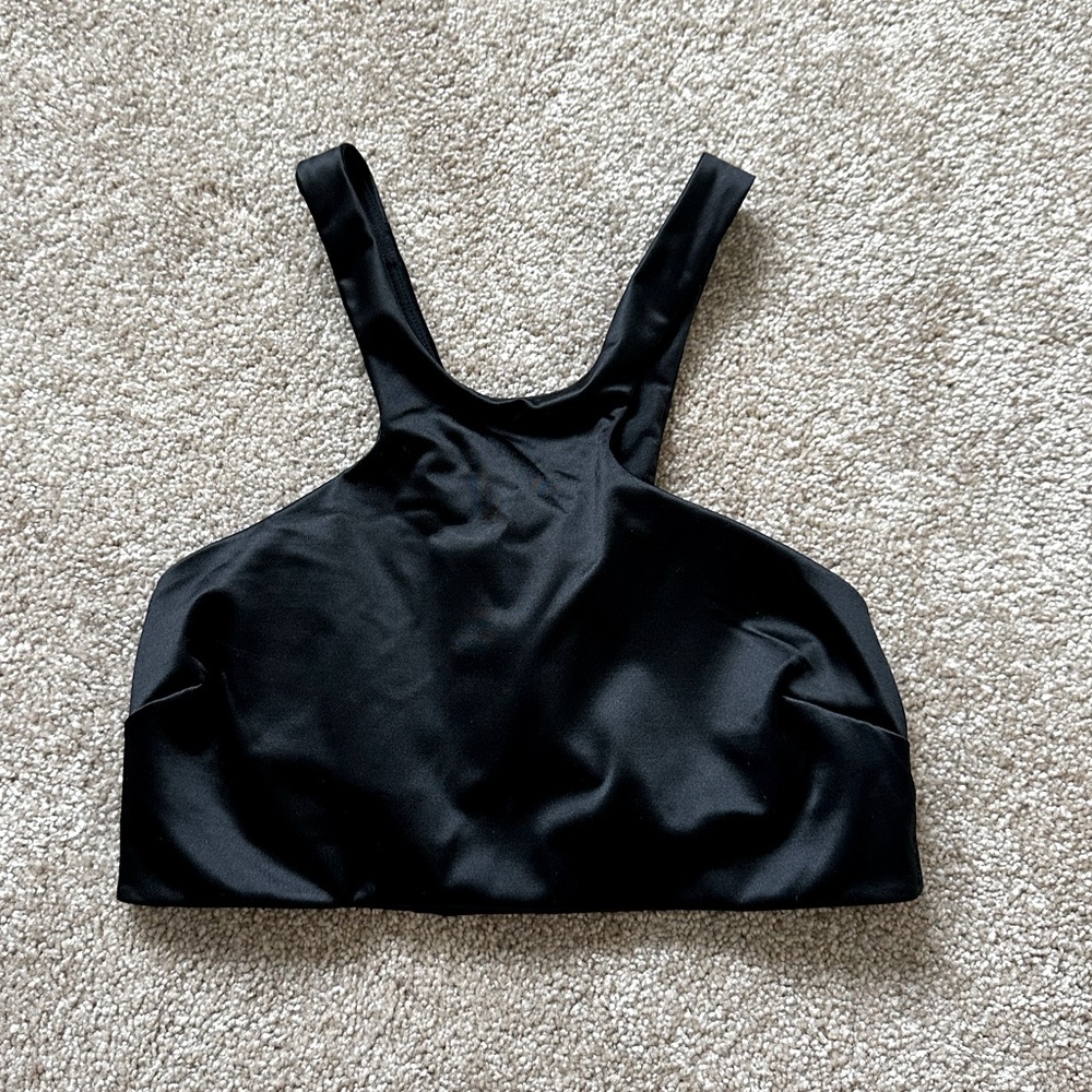 Lululemon sports bra. Black. Size 4. Good condition